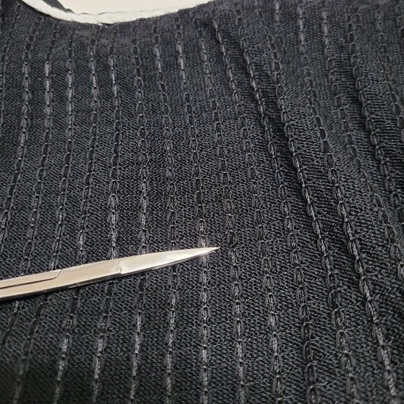 Ming Wang Womens Sleeveless V-Neck Top Size 1X Black White Minimalist Office - Picture 12 of 12